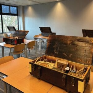 Bedrijfsuitje vol spanning met unieke Robinson aan tafel Scheveningen activiteit