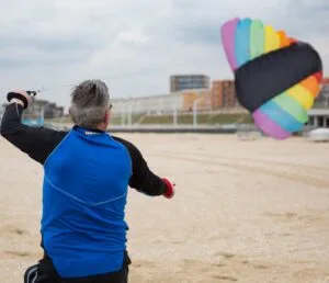 Powerkiten Scheveningen: het ultieme bedrijfsuitje op het strand vol energie en uitdaging